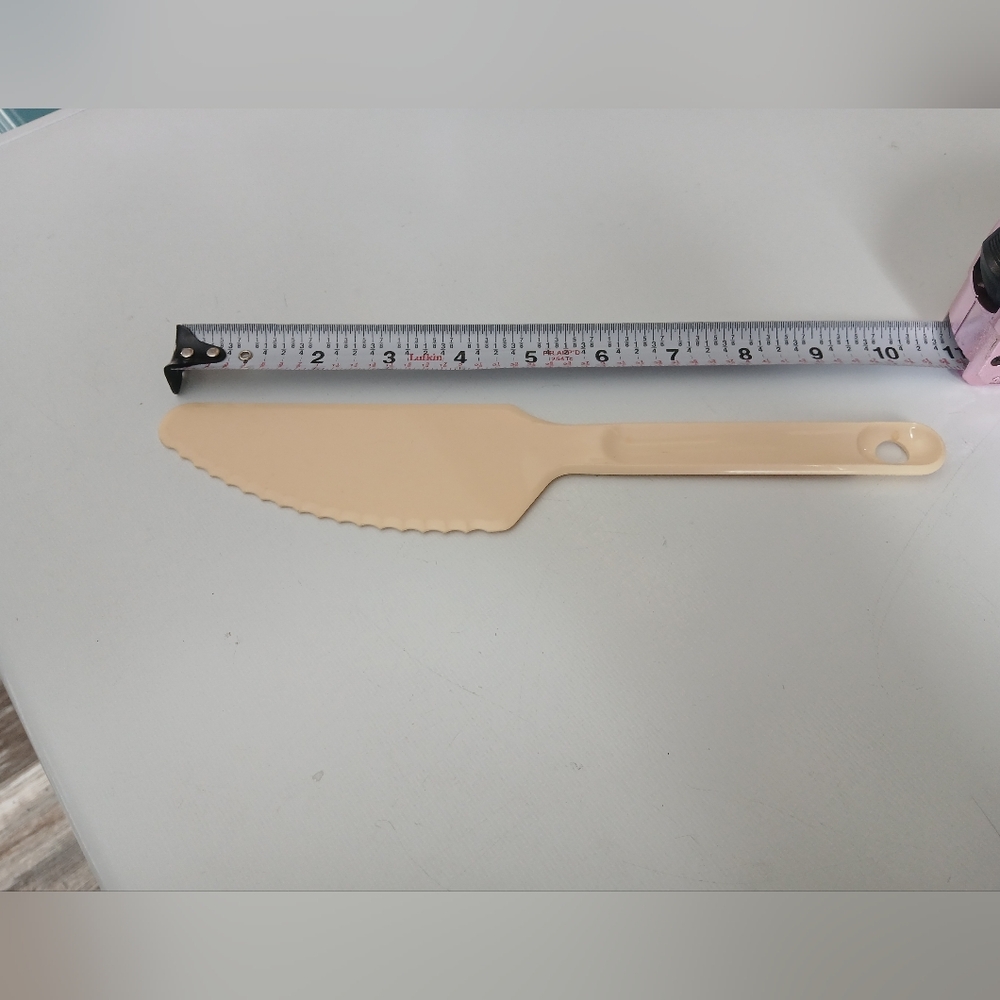 Tupperware Knife Cake Pie Slicer Server #1819 Almond Beige USA Vintage